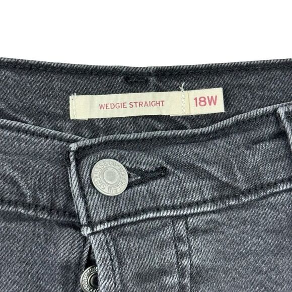 Levi’s Wedgie Straight Fit Jeans Plus Size 18W in Cut and Dry Black Distressed - Picture 10 of 16